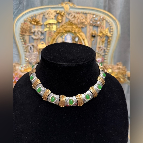 Elegant Green and Gold Jewelry Set - Picture 4 of 6